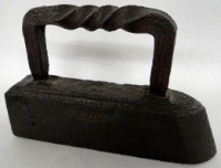 CLOTHES IRON