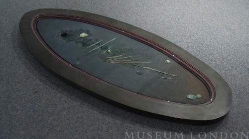 BLACK FLOOR PIECE
