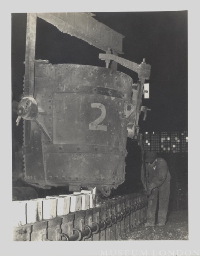 Federal Foundries & Steel - "2" Metal Bucket