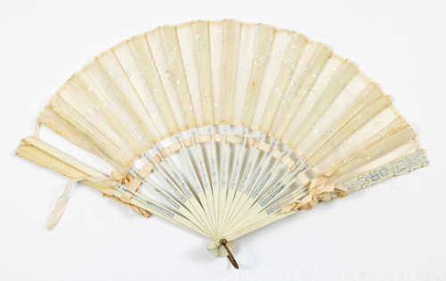 Daisy Patterned Silk Fan