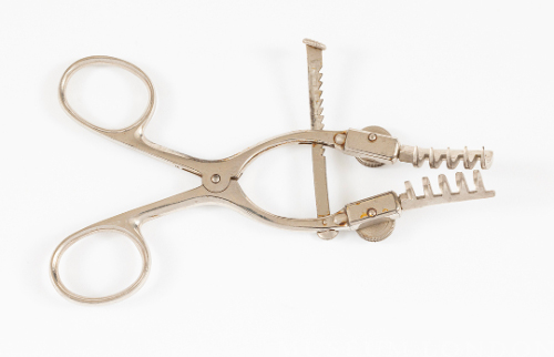 Surgical Retractor