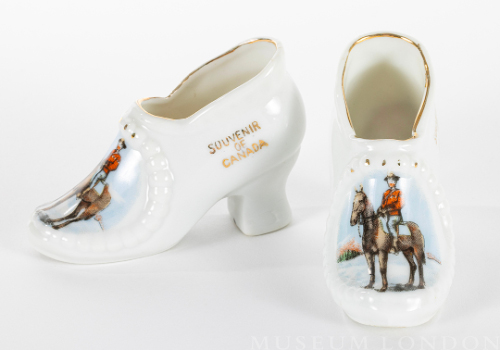 Souviner, Embossed Ellipse on Toe