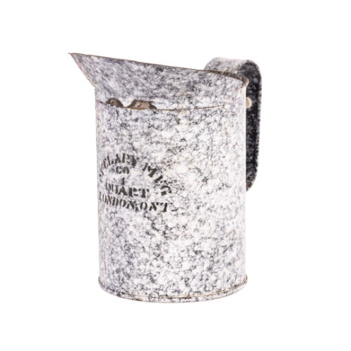 Graniteware Quart Measuring Cup