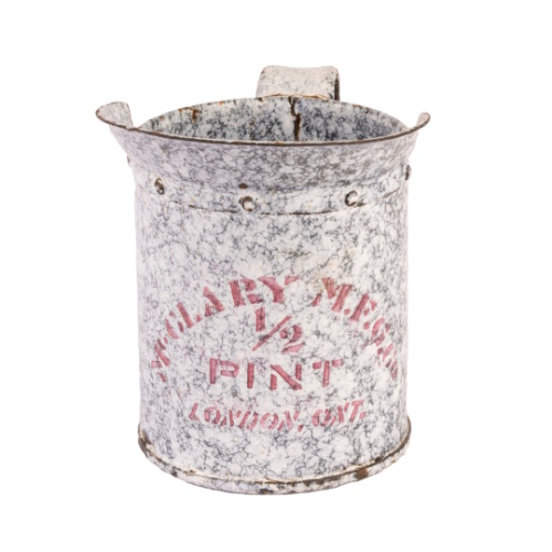 McClary's Graniteware Measure, Half Pint
