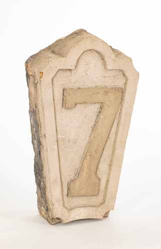 Darch Building Key Stone, "7"